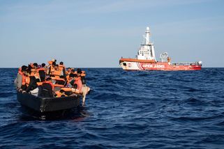 Debata o migraci v Unii přitvrzuje. Část politiků pokukuje po Trumpově modelu - Seznam Zprávy